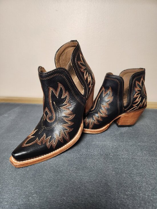 Ariat Shoes - Ariat Dixon Brooklyn Ankle Bootie Womens 6 B Black Leather Embroidered X Toe ATS